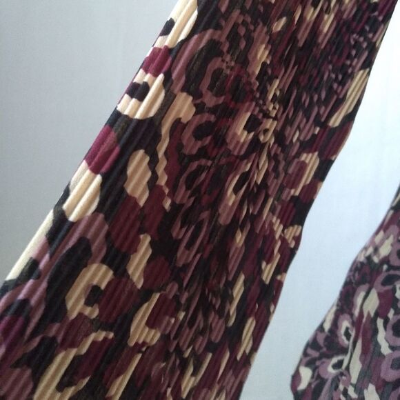 Notations button up  floral blouse - Picture 10 of 11